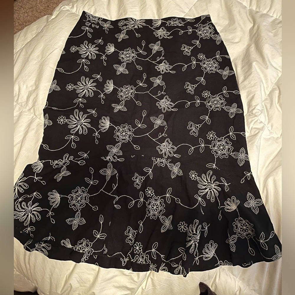 Ann Taylor black and white embroidered skirt